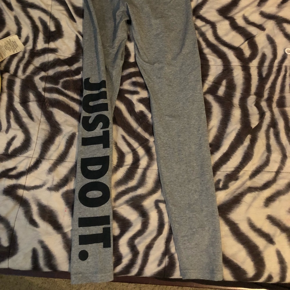 NWT Women’s Small Gray Nike Tights